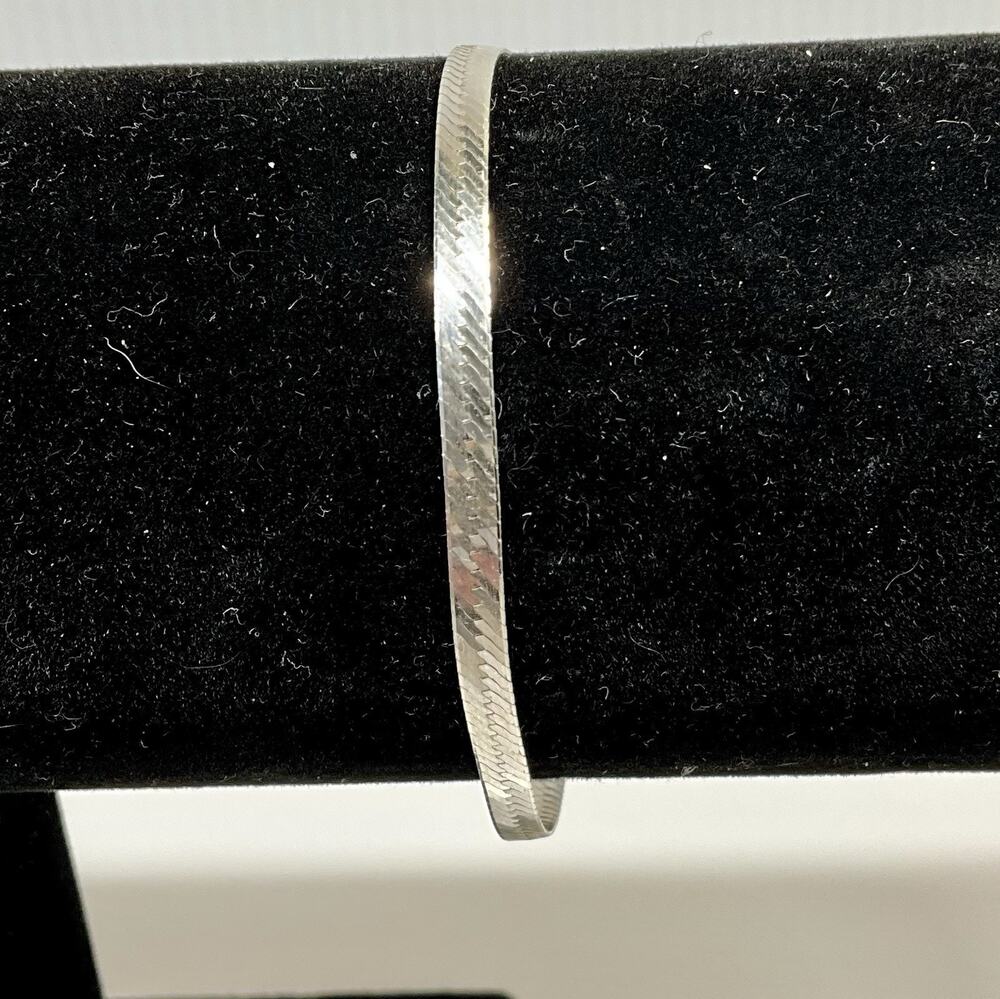 Vintage .925 Sterling Silver Herringbone Size 7" Bracelet 3g. Made In Italy